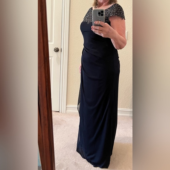 Long evening gown navy blue size 14P - Picture 9 of 14
